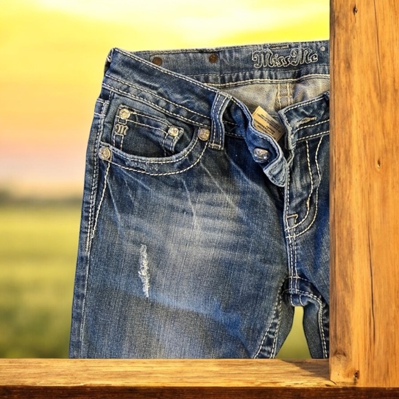 Miss me bootcut Size 28 floral fleur de lis design on back pockets. Beautiful - Picture 12 of 17